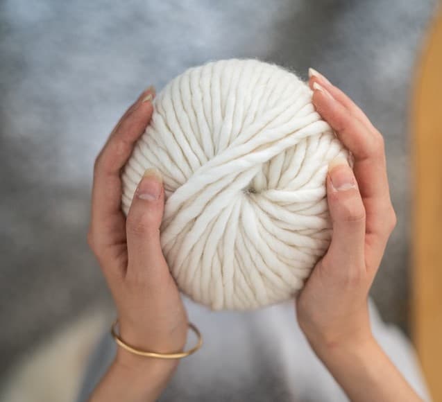 lanas y hilos, ovillos y lanas, lana para crochet, hilo de crochet, lana para ganchillo, lana bebe, lana blanca, lana gruesa, lanas para manta